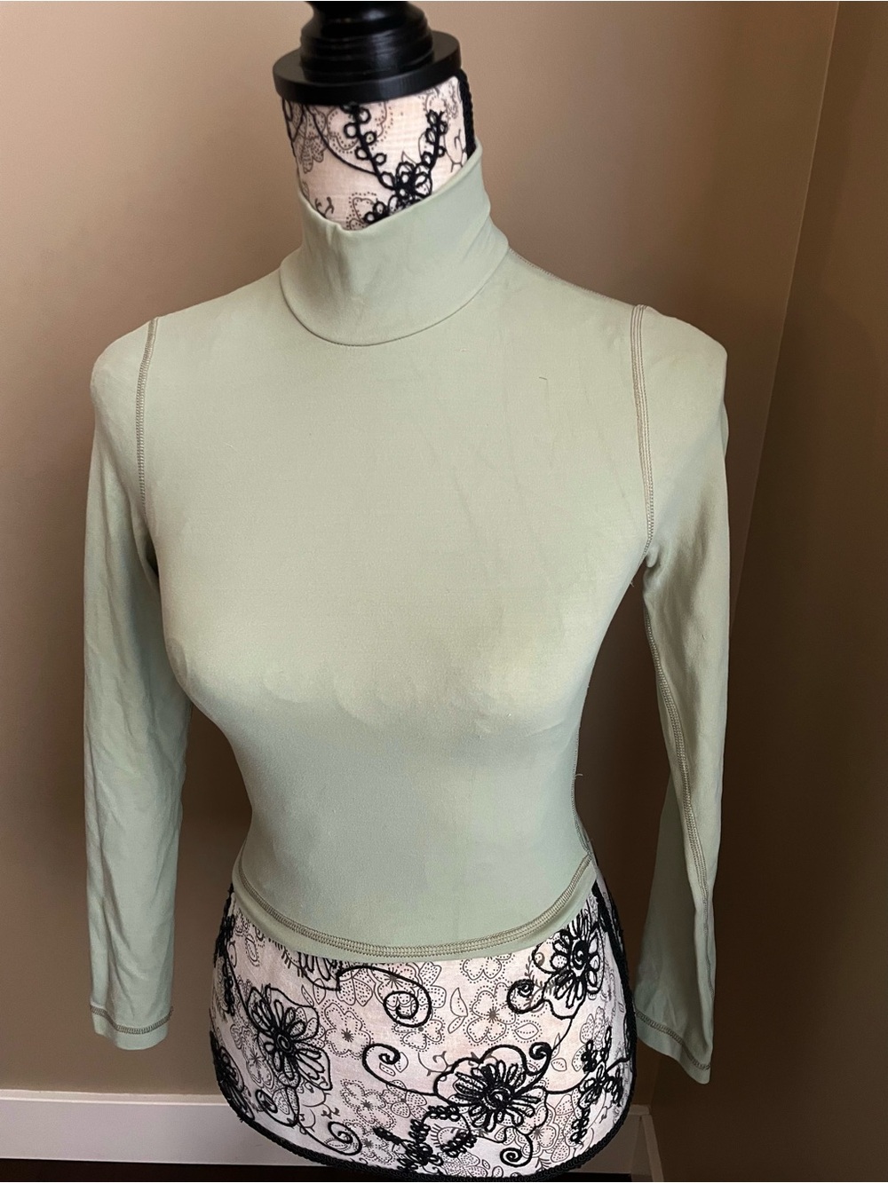 Tna (Aritzia) Mock Neck Long Sleeve Fitted Top xs